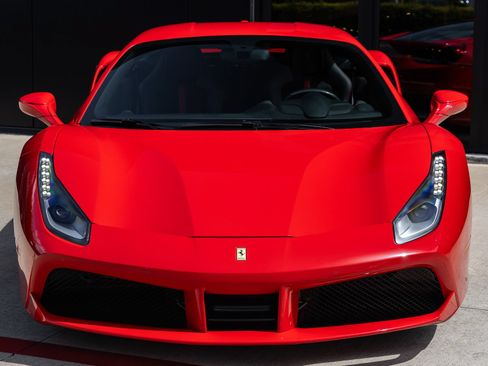Used 2017 Ferrari 488 GTB RWD image 4