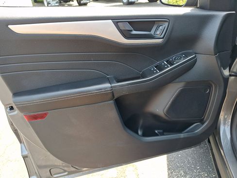 Certified 2022 Ford Escape SE w/ SE Sport Appearance Package image 14