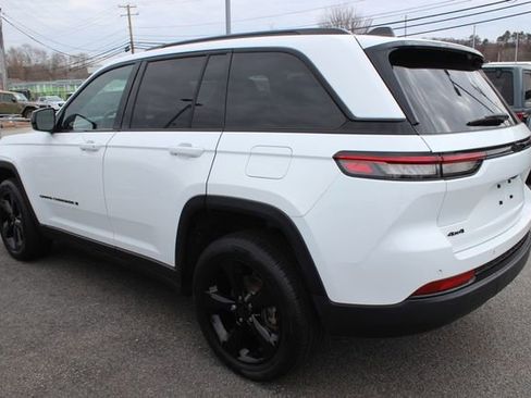 Used 2023 Jeep Grand Cherokee Altitude AWD/4WD image 27