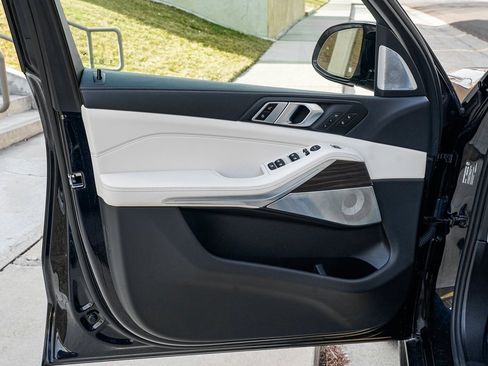 Certified 2025 BMW X5 M60i image 9