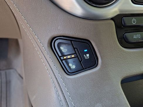 Used 2019 GMC Yukon SLT w/ Premium Edition AWD/4WD image 31