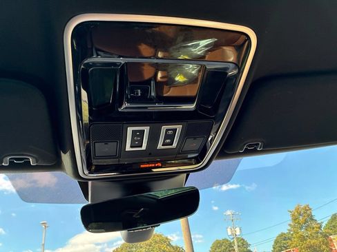 Used 2017 Land Rover Range Rover Sport Supercharged AWD/4WD image 12