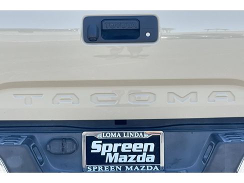 Used 2018 Toyota Tacoma SR5 RWD image 18