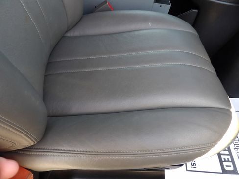Used 2018 Chevrolet Express 2500 w/ Driver Convenience Package RWD image 37