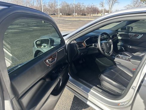 Used 2018 Lincoln Continental Premiere image 15