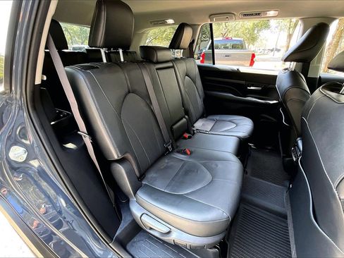 Used 2024 Toyota Grand Highlander Limited image 22