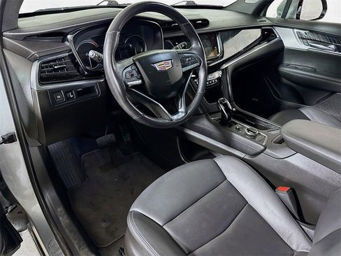 Used 2023 Cadillac XT6 Premium Luxury image 7