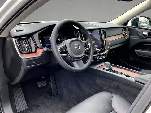 Certified 2023 Volvo XC60 B5 Plus w/ Protection Package Premier image 16