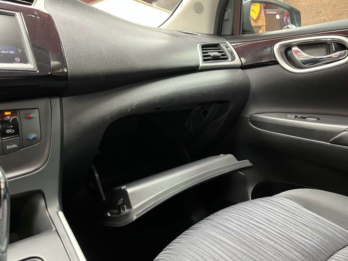 Used 2019 Nissan Sentra SV w/ Special Edition Package FWD image 18