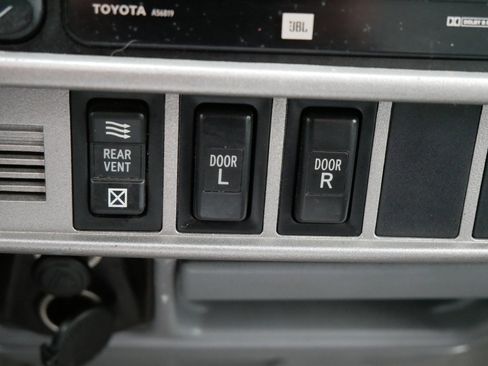 Used 2002 Toyota Sienna XLE image 30