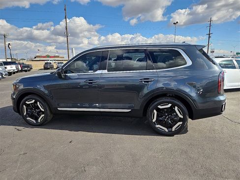 Used 2023 Kia Telluride EX w/ EX Captain's Chair Package image 3