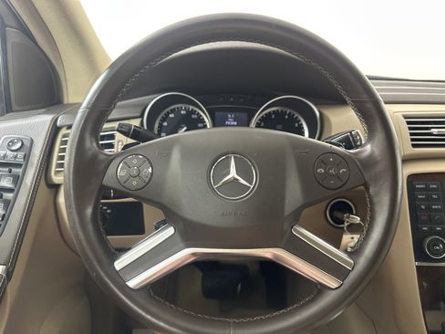 Used 2011 Mercedes-Benz R 350 4MATIC image 12