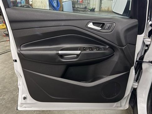 Used 2018 Ford Escape SE w/ Ford Safe & Smart Package image 12
