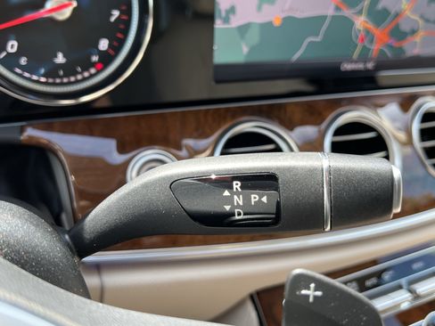 Used 2019 Mercedes-Benz E 300 4MATIC image 26