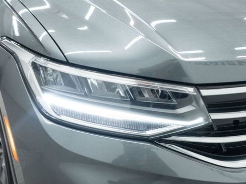 Used 2023 Volkswagen Tiguan SE image 32