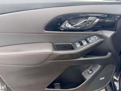 Used 2023 Chevrolet Traverse RS image 17