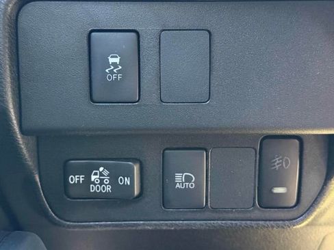 Used 2020 Toyota Tacoma SR image 15