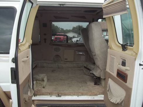 Used 2001 Ford E-150 and Econoline 150 image 11