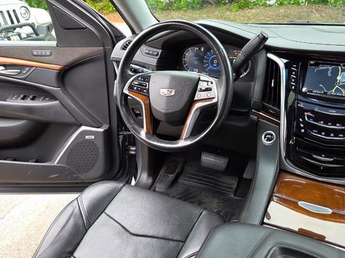 Used 2018 Cadillac Escalade ESV Premium Luxury AWD/4WD image 37