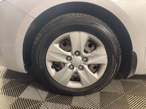 Used 2017 Kia Forte LX image 20