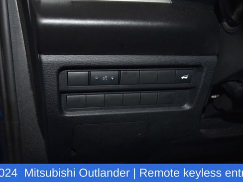 Used 2024 Mitsubishi Outlander SE AWD/4WD image 9