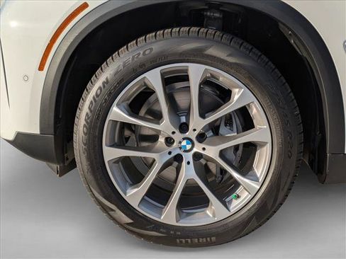 Used 2026 BMW X5 xDrive40i w/ Climate Comfort Package image 10