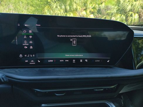 Used 2025 Audi Q5 Premium image 23