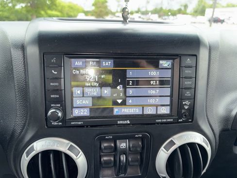 Used 2014 Jeep Wrangler Unlimited Sahara w/ Dual Top Group AWD/4WD image 15