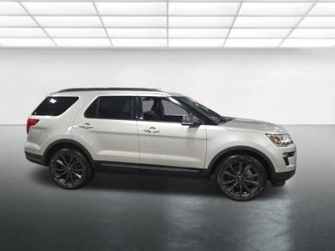 Used 2019 Ford Explorer XLT w/ Equipment Group 202A AWD/4WD image 3