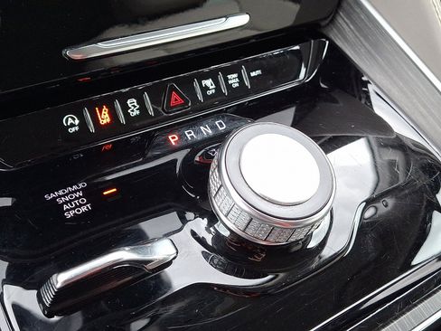 Used 2023 Jeep Wagoneer L Series II image 15