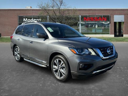 Used 2019 Nissan Pathfinder Platinum w/ Cargo Package image 5