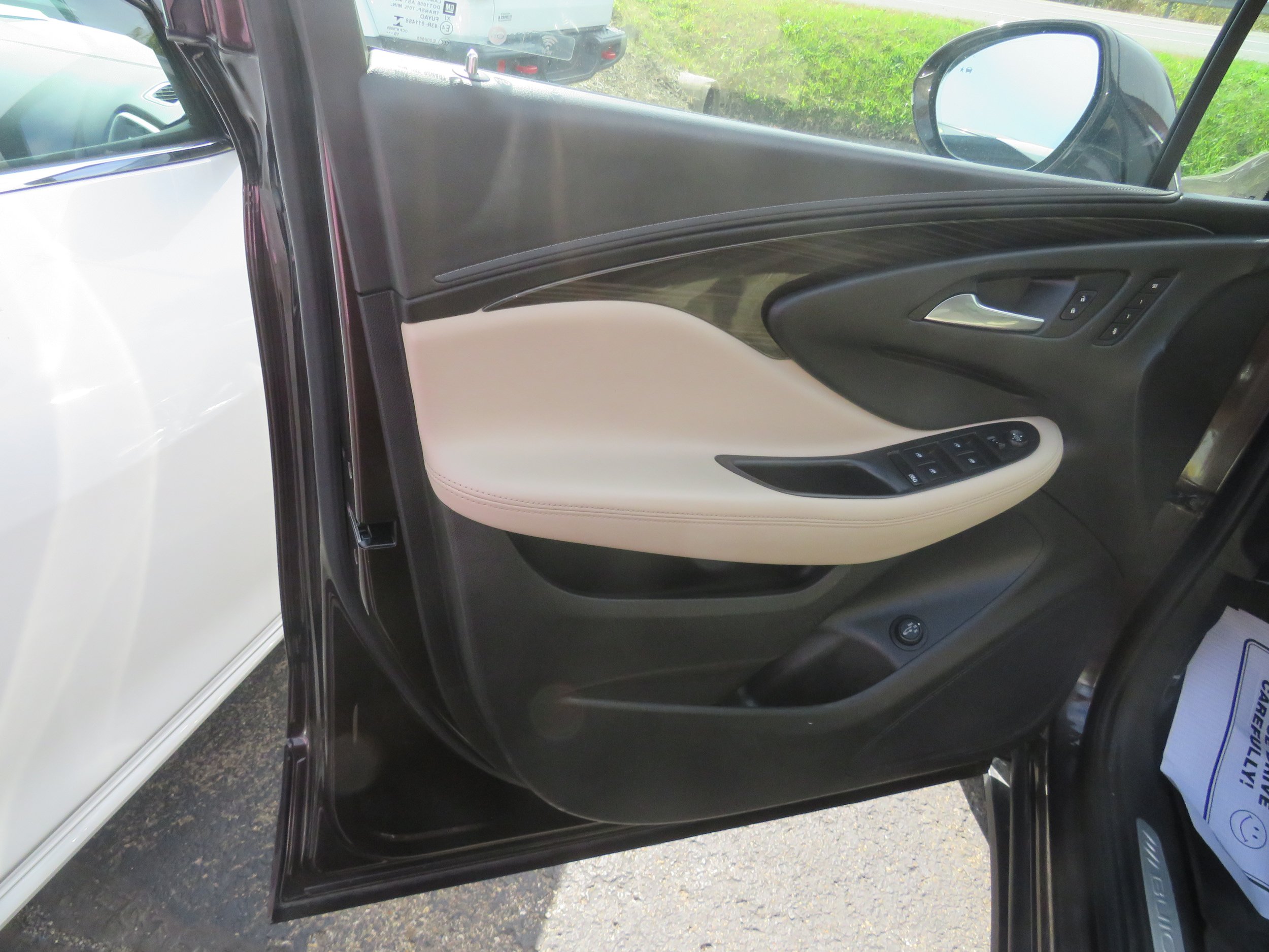 Used 2020 Buick Envision Essence AWD/4WD image 13