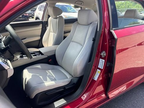 Used 2019 Honda Accord LX image 9