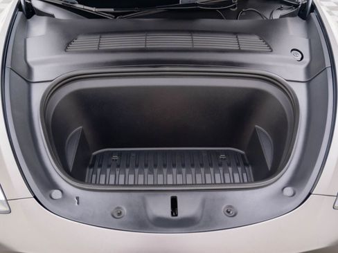 Used 2023 Tesla Model Y Long Range image 32