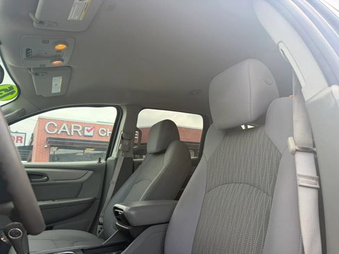Used 2015 Chevrolet Traverse LT w/ Style and Technology Package FWD image 9