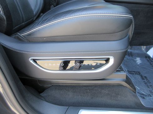 Used 2023 Jeep Grand Wagoneer Series II w/ Premium Group II AWD/4WD image 32