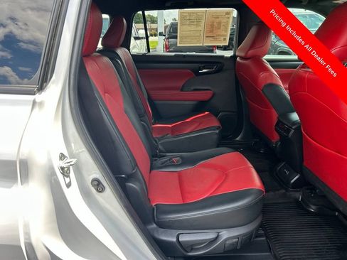 Used 2023 Toyota Highlander XSE FWD image 22