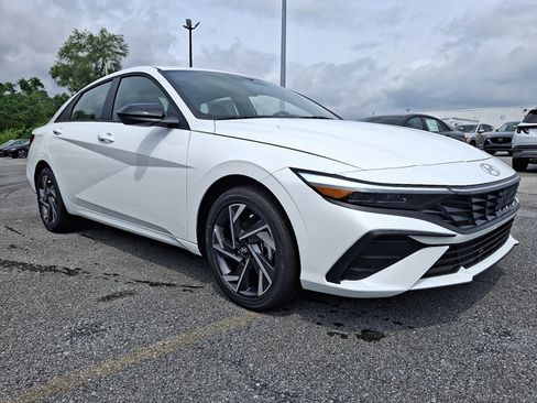 New 2025 Hyundai Elantra SEL image 1