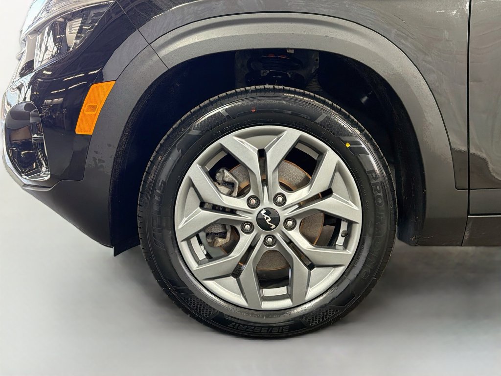Used 2025 Kia Seltos LX AWD/4WD image 30