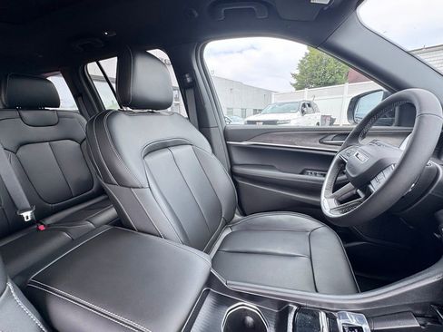 New 2026 Jeep Grand Cherokee Limited w/ Limited Altitude Package AWD/4WD image 19