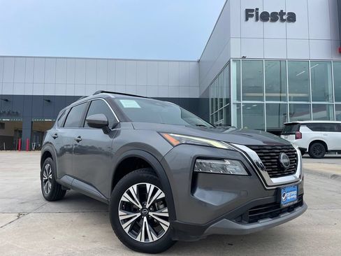 Used 2022 Nissan Rogue SV w/ SV Premium Package FWD image 1