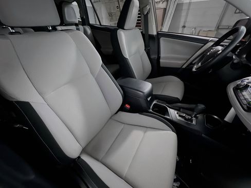 Used 2018 Toyota RAV4 XLE image 31