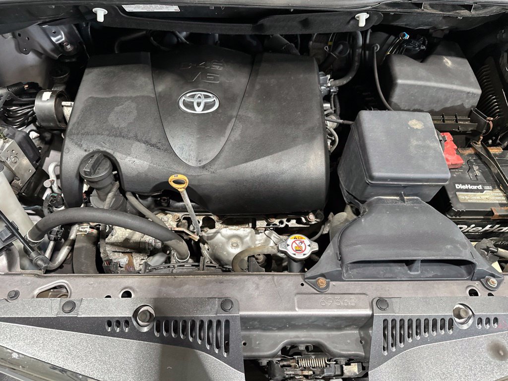 Used 2020 Toyota Sienna XLE w/ Protection Package FWD image 22