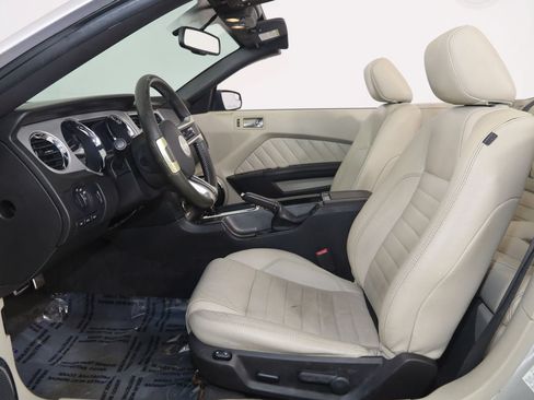 Used 2011 Ford Mustang Premium w/ 201A Rapid Spec Order Code RWD image 9