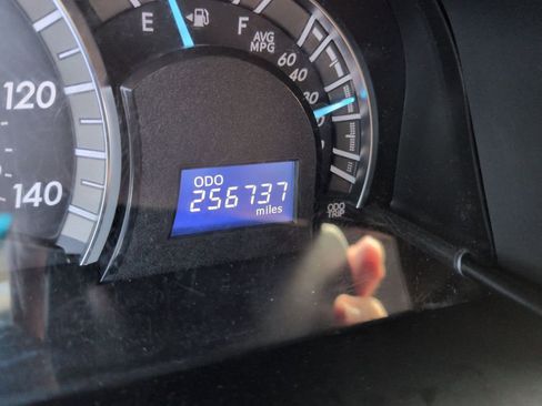 Used 2014 Toyota Camry SE image 17