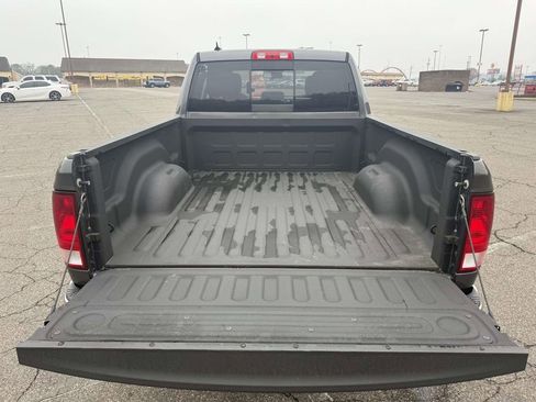 Used 2019 RAM 1500 Classic SLT w/ Luxury Group image 10