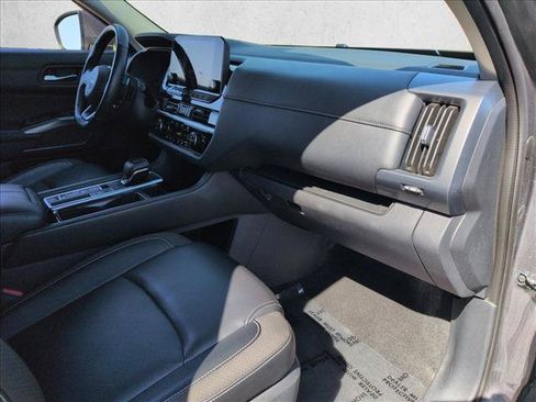Used 2025 Nissan Pathfinder SL FWD image 27