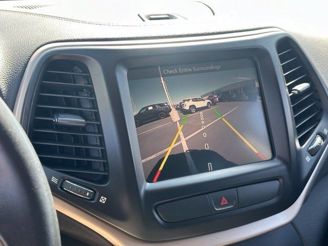 Used 2016 Jeep Cherokee Latitude AWD/4WD image 23