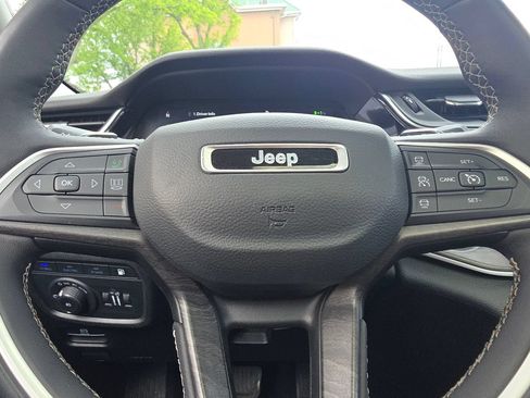 Used 2023 Jeep Grand Cherokee 4WD 4xe image 32