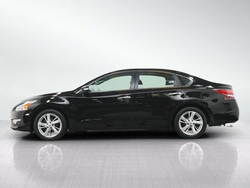 Used 2015 Nissan Altima 2.5 SL w/ Moonroof Package FWD image 2